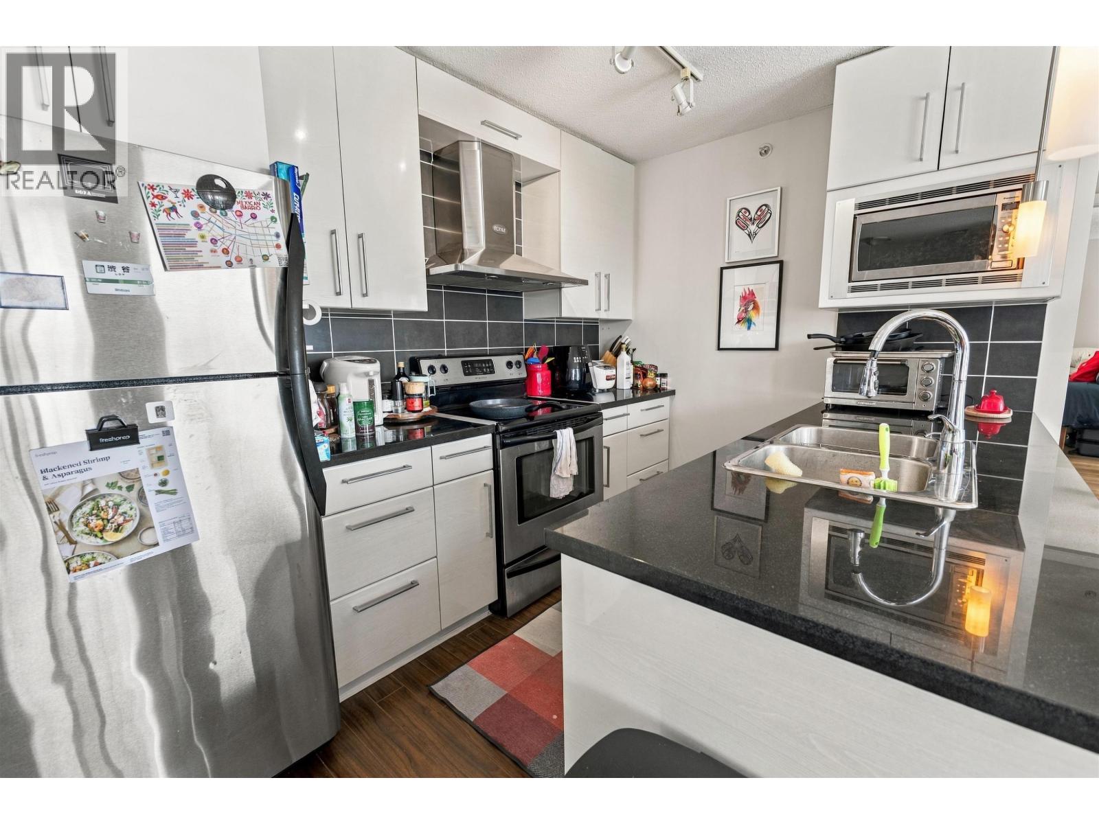 3701 188 Keefer Place Property Photo 10