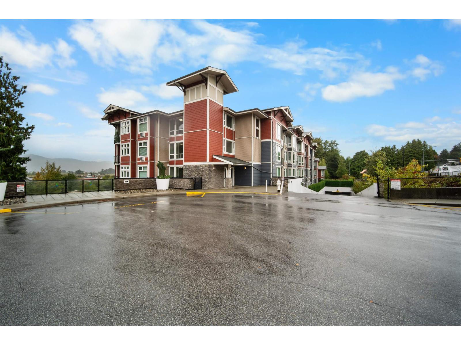 111 2242 Whatcom Road Property Photo 1