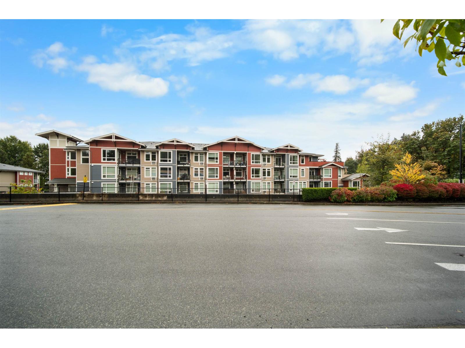 111 2242 Whatcom Road Property Photo 2