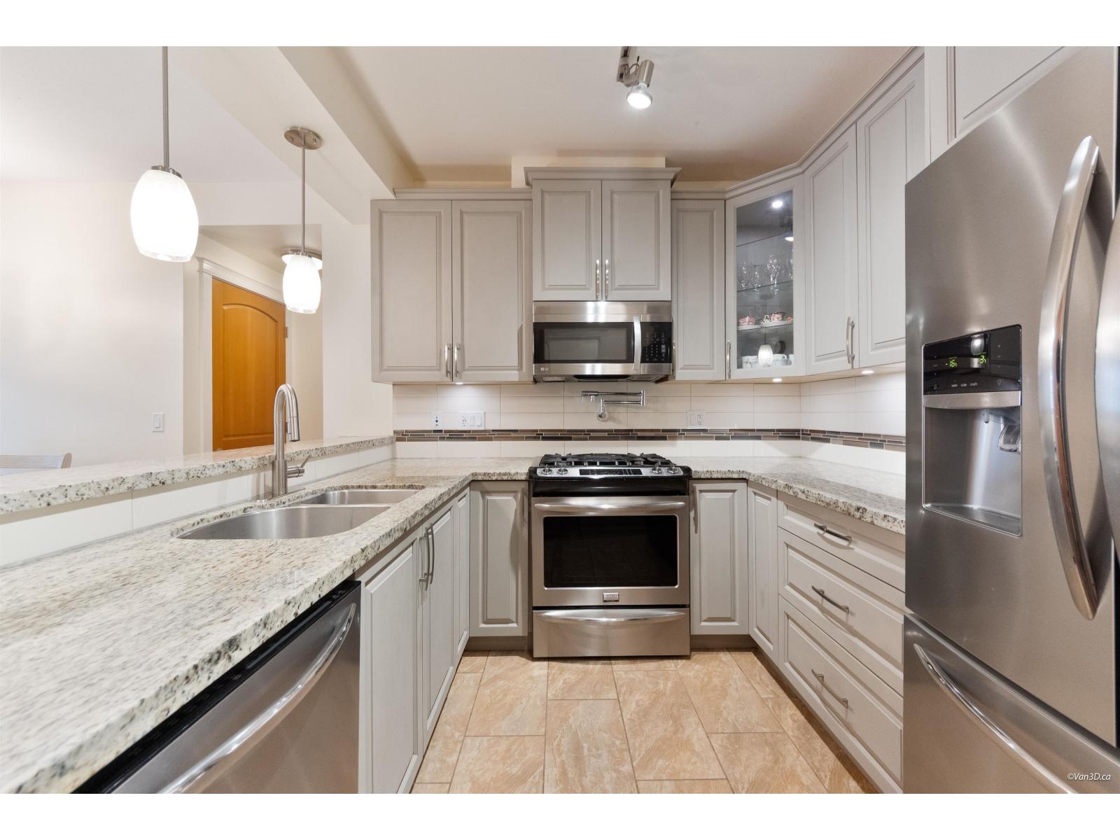 316 8157 207 Street Property Photo 3