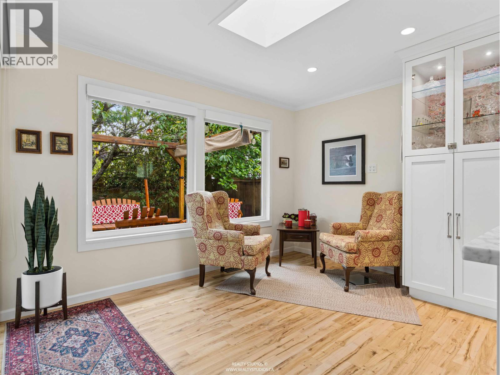5160 12 Avenue Property Photo 9