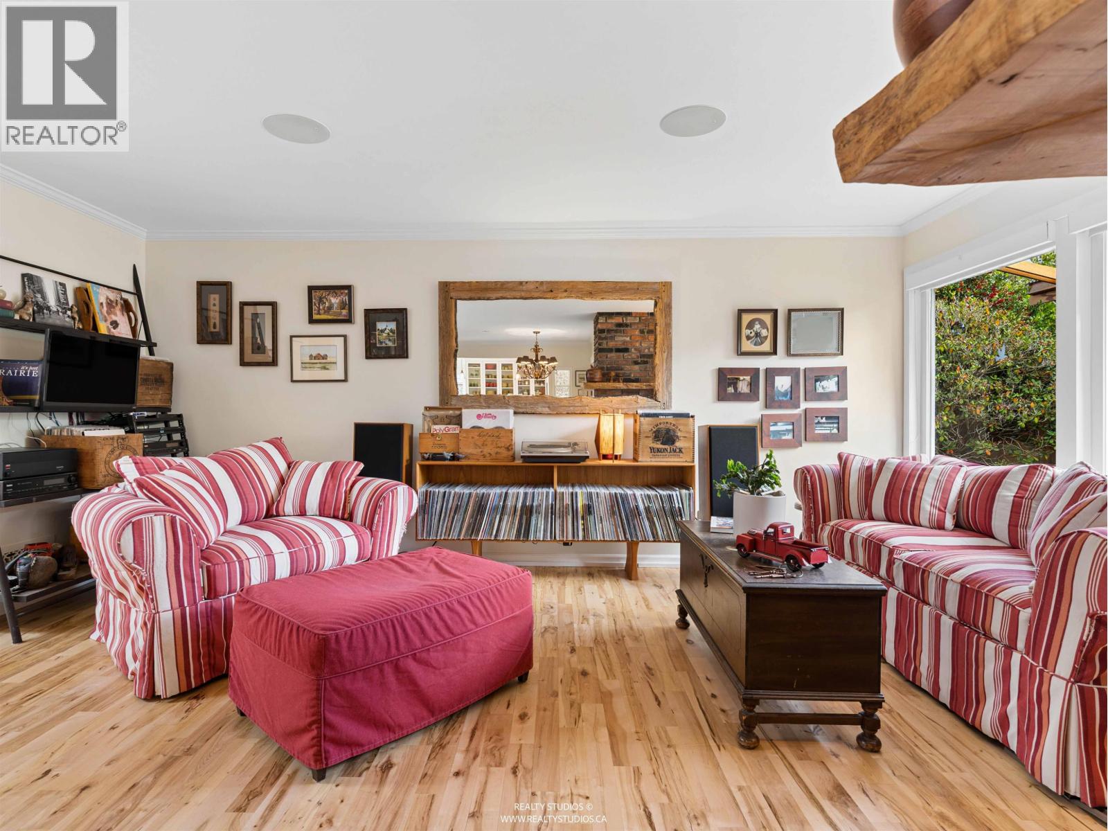 5160 12 Avenue Property Photo 10