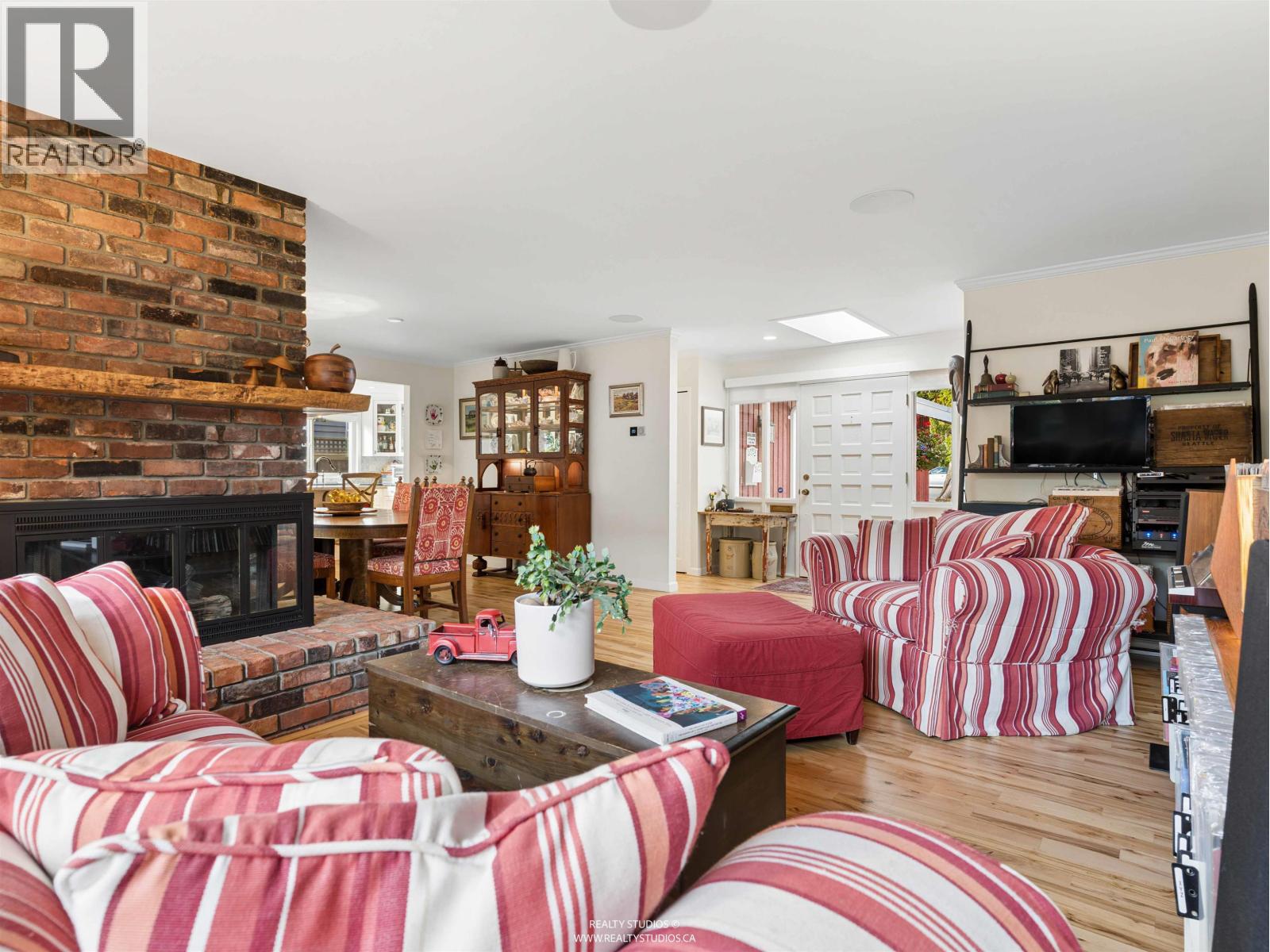 5160 12 Avenue Property Photo 13
