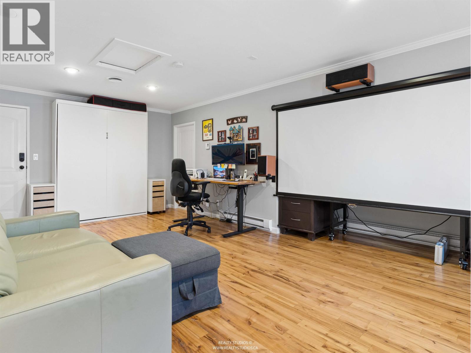 5160 12 Avenue Property Photo 17