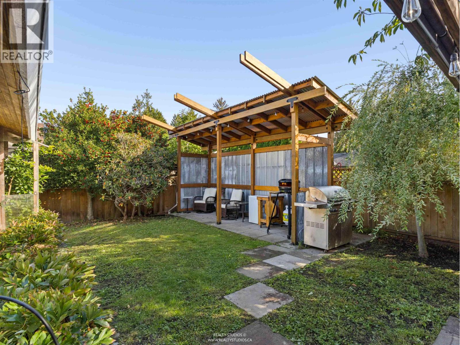 5160 12 Avenue Property Photo 32