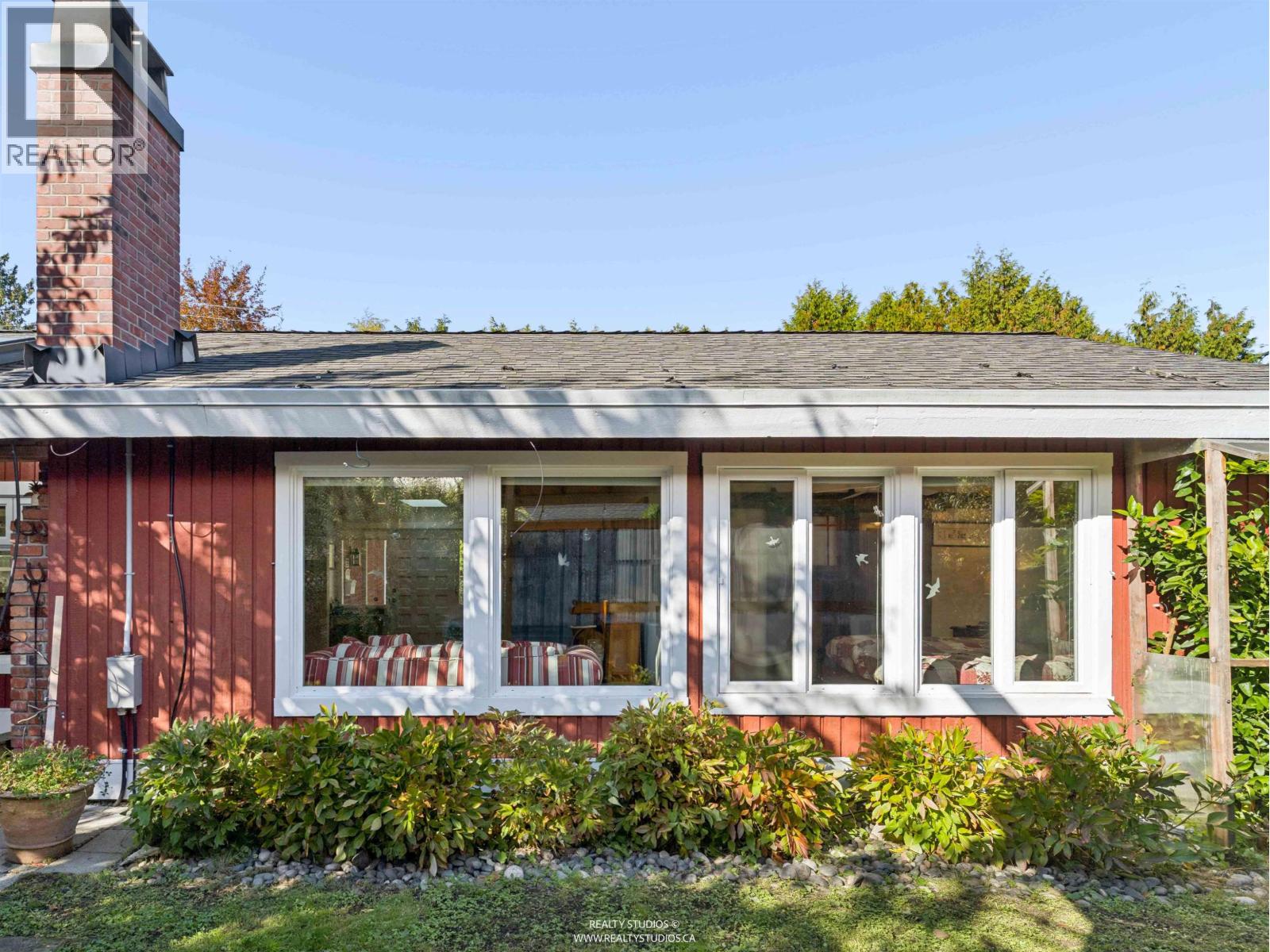 5160 12 Avenue Property Photo 33
