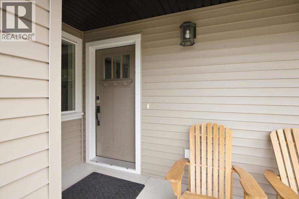 1070 Celia Crescent Property Photo 2