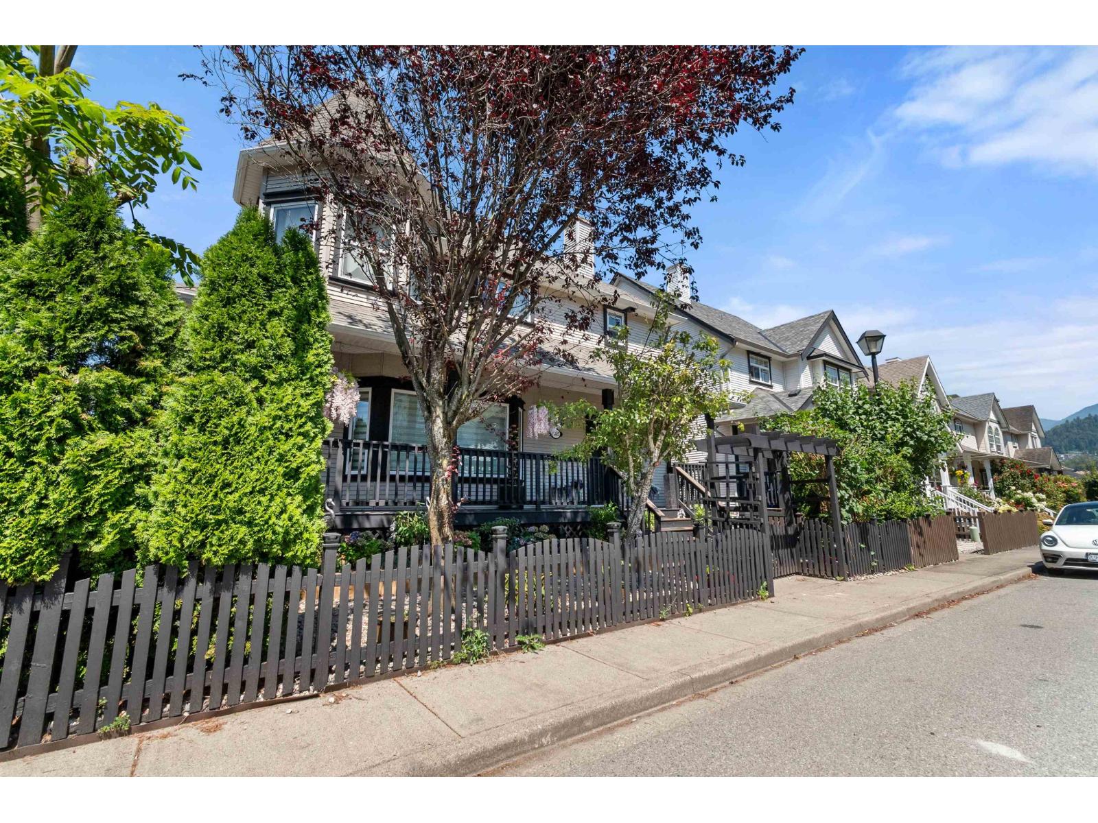 46415 BEDFORD Parkway Property Photo 1