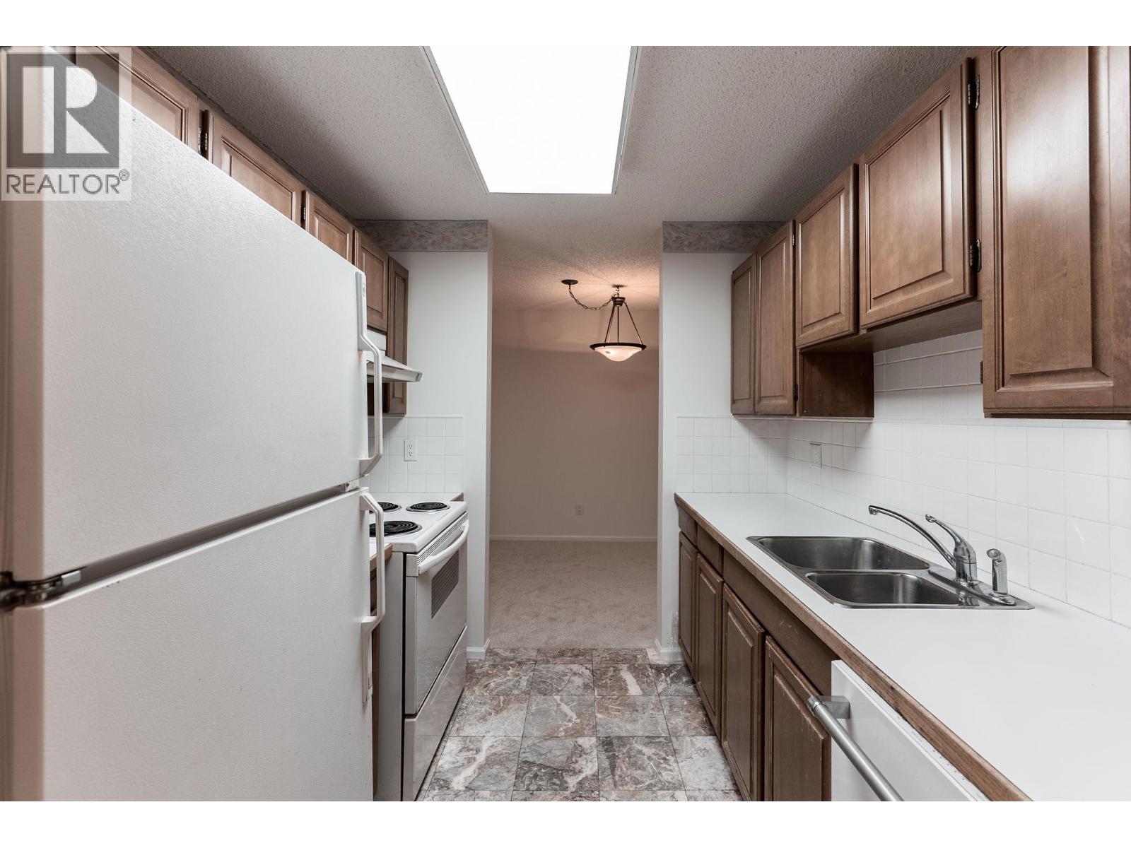 106 333 Wethersfield Drive Property Photo 10