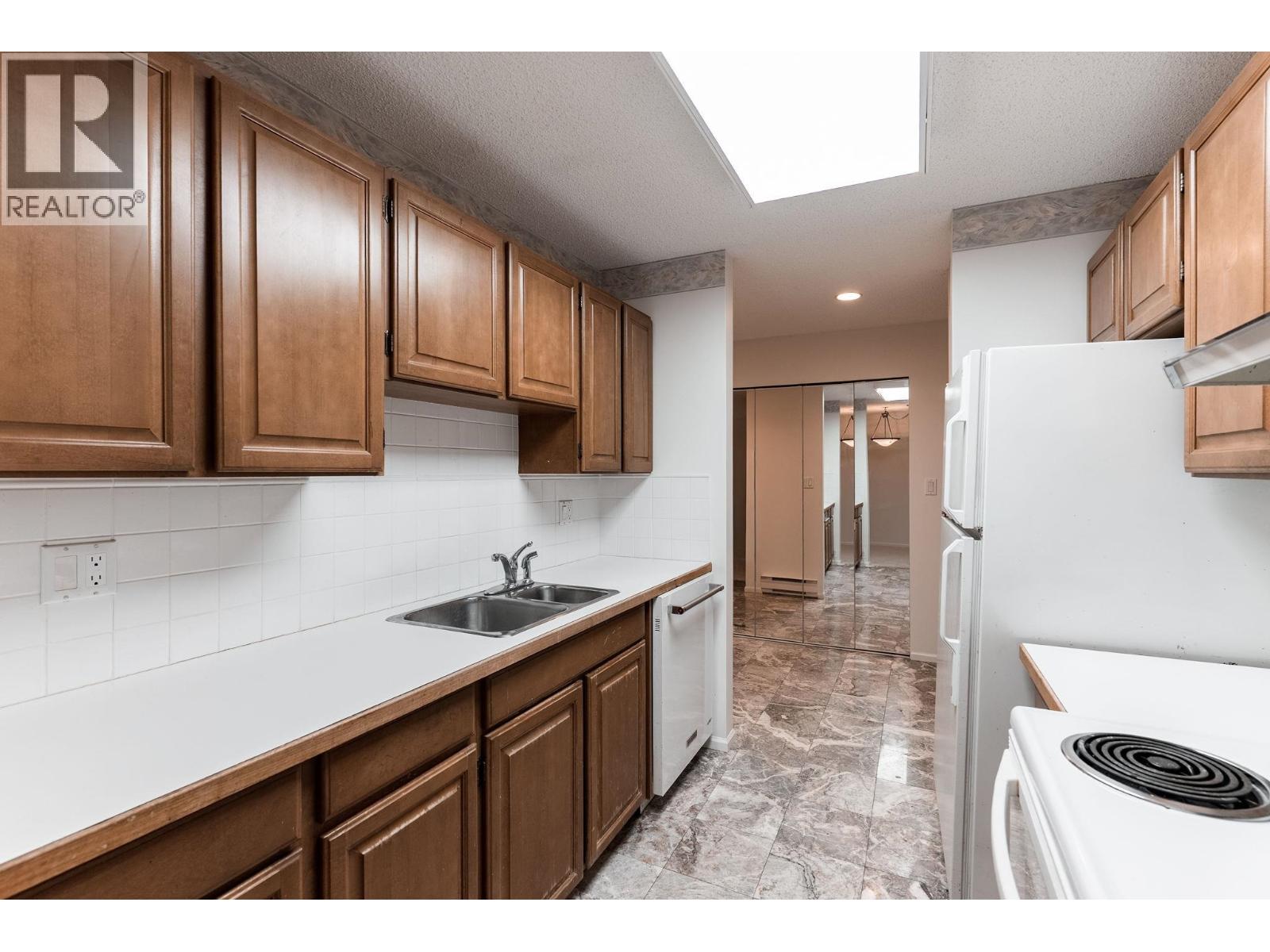 106 333 Wethersfield Drive Property Photo 11
