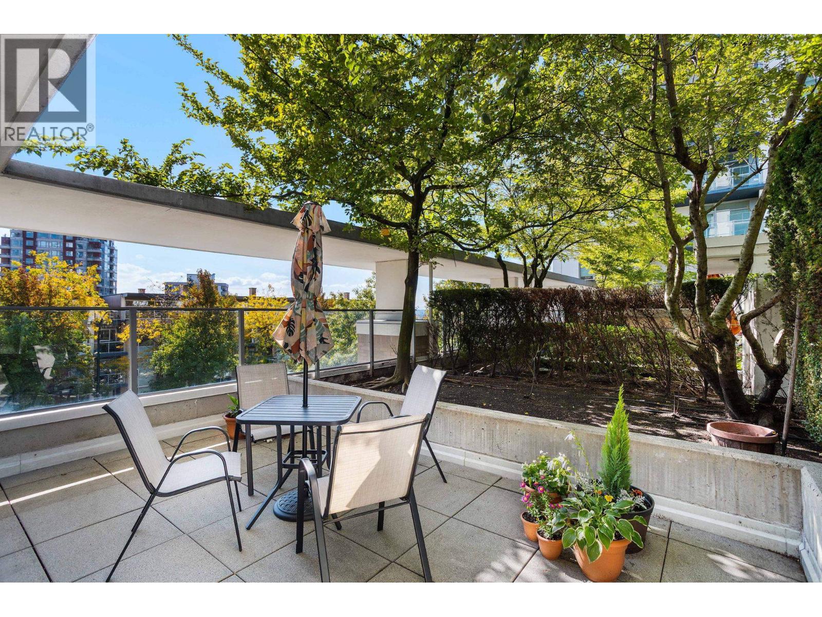 306 158 W 13th Street Property Photo 1