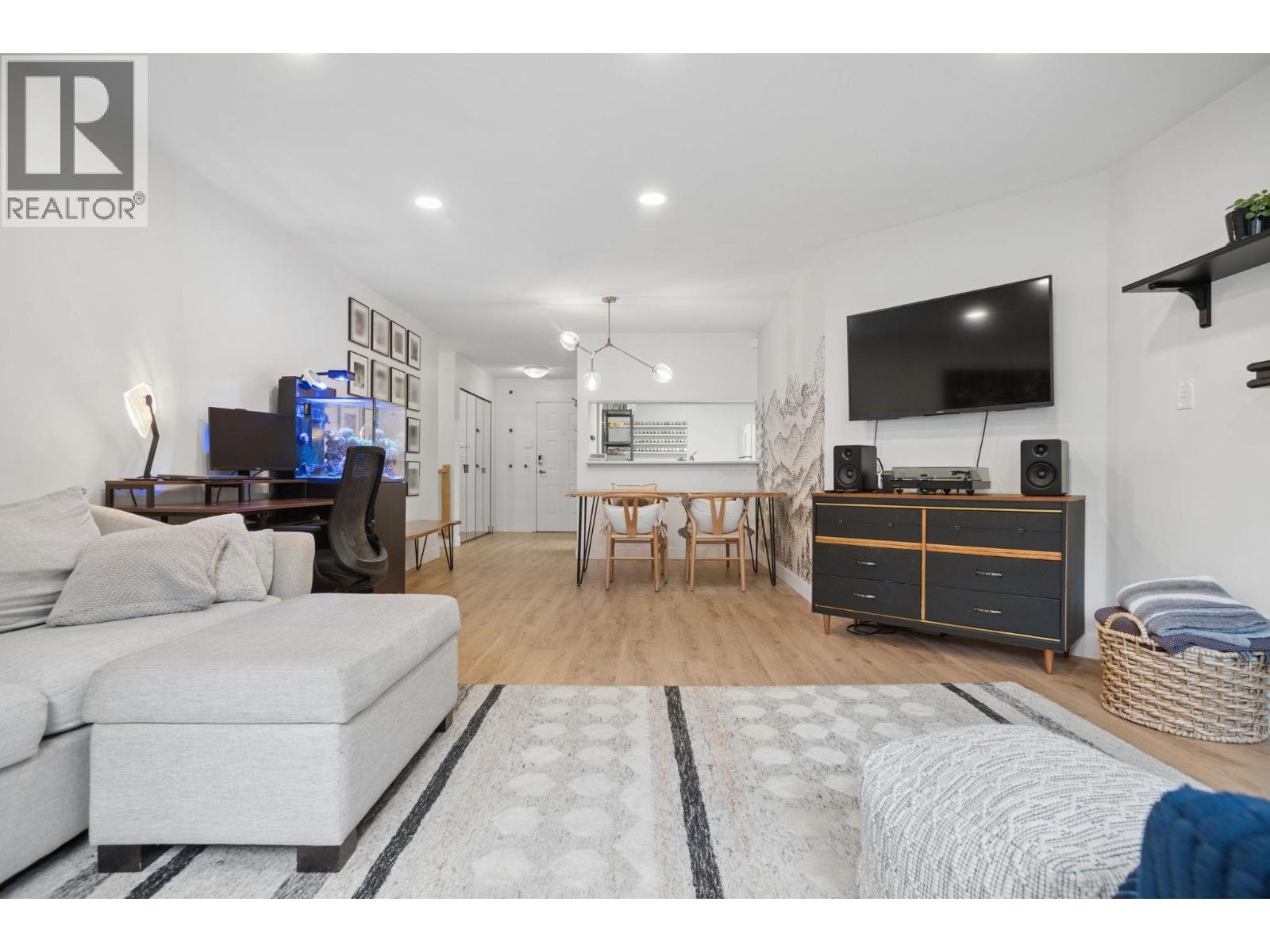 108 1655 Augusta Avenue Property Photo 6
