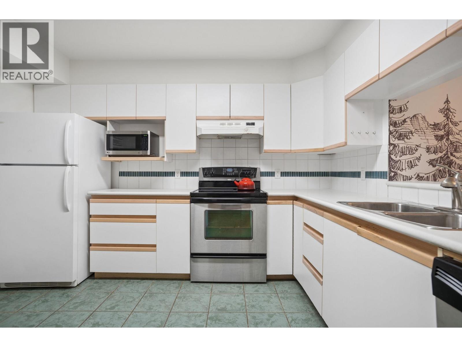 108 1655 Augusta Avenue Property Photo 11