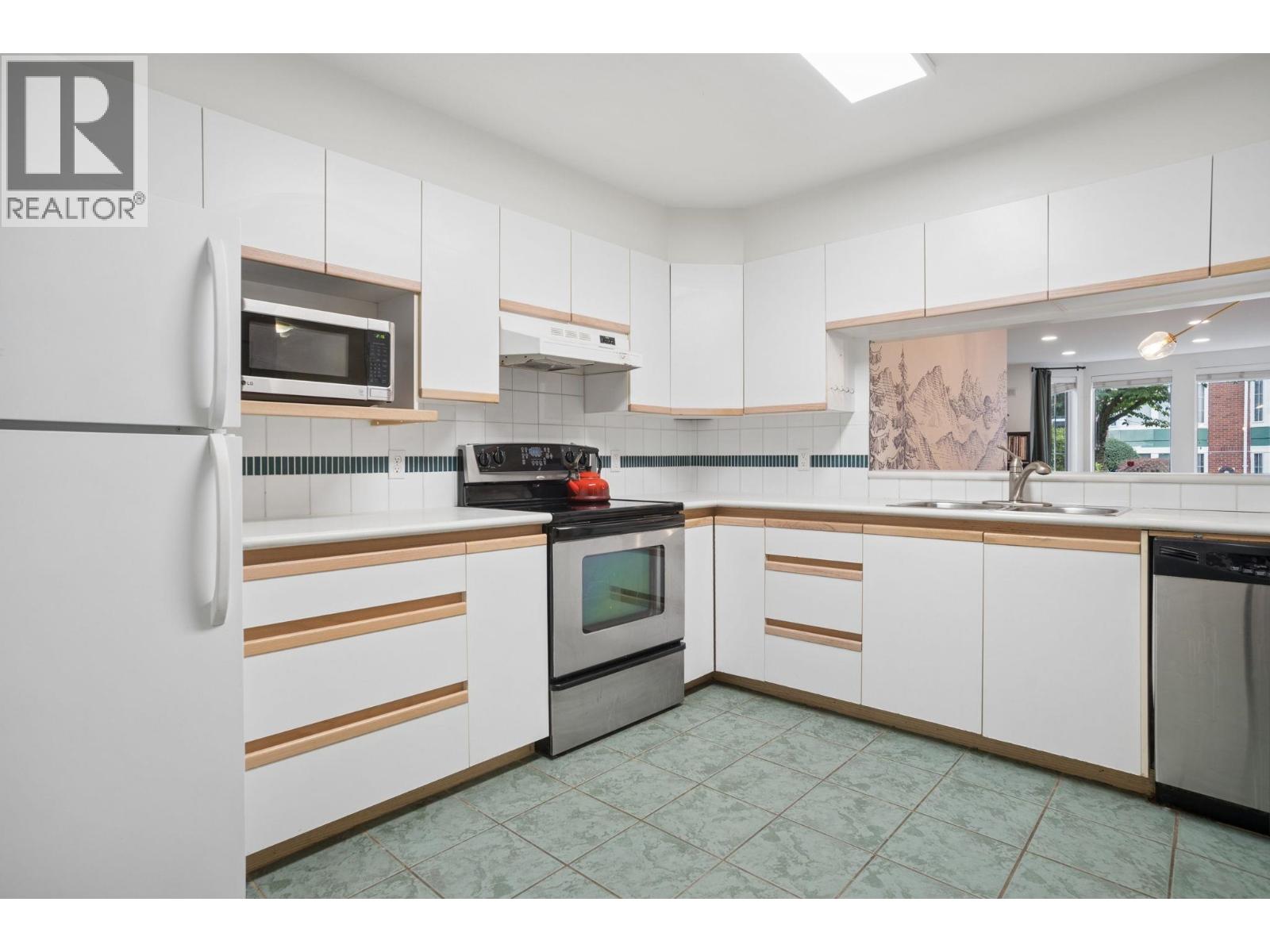 108 1655 Augusta Avenue Property Photo 13