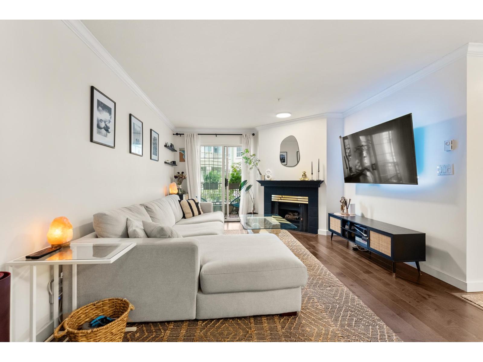 323 15268 105 Avenue Property Photo 2
