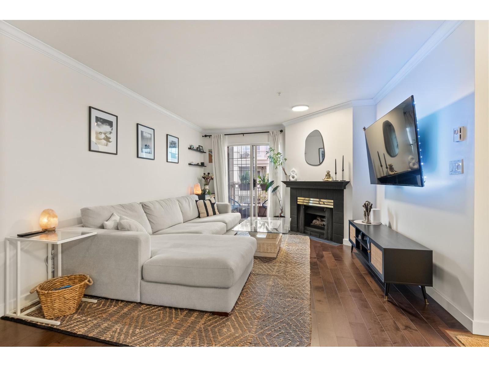 323 15268 105 Avenue Property Photo 3