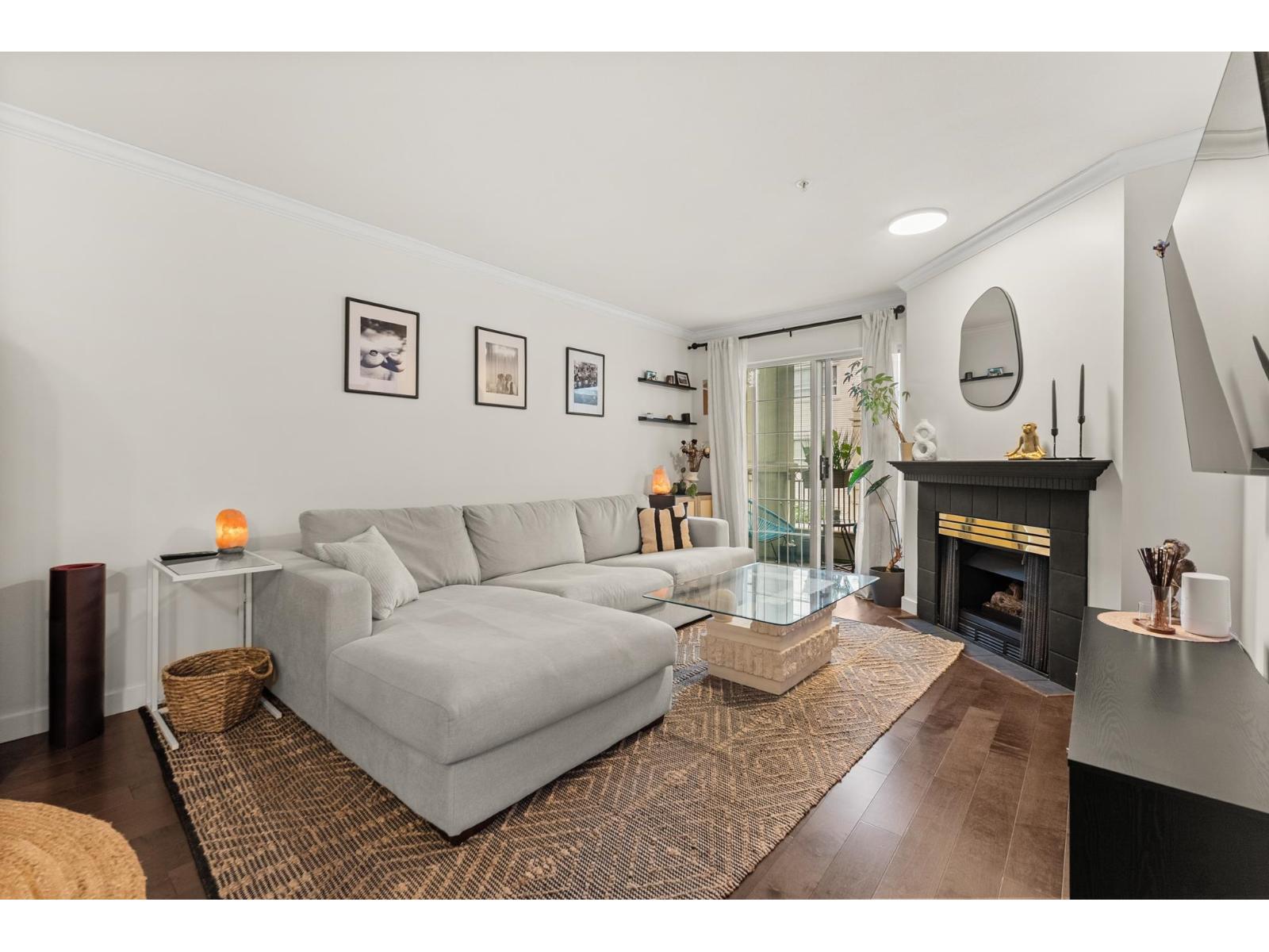 323 15268 105 Avenue Property Photo 4