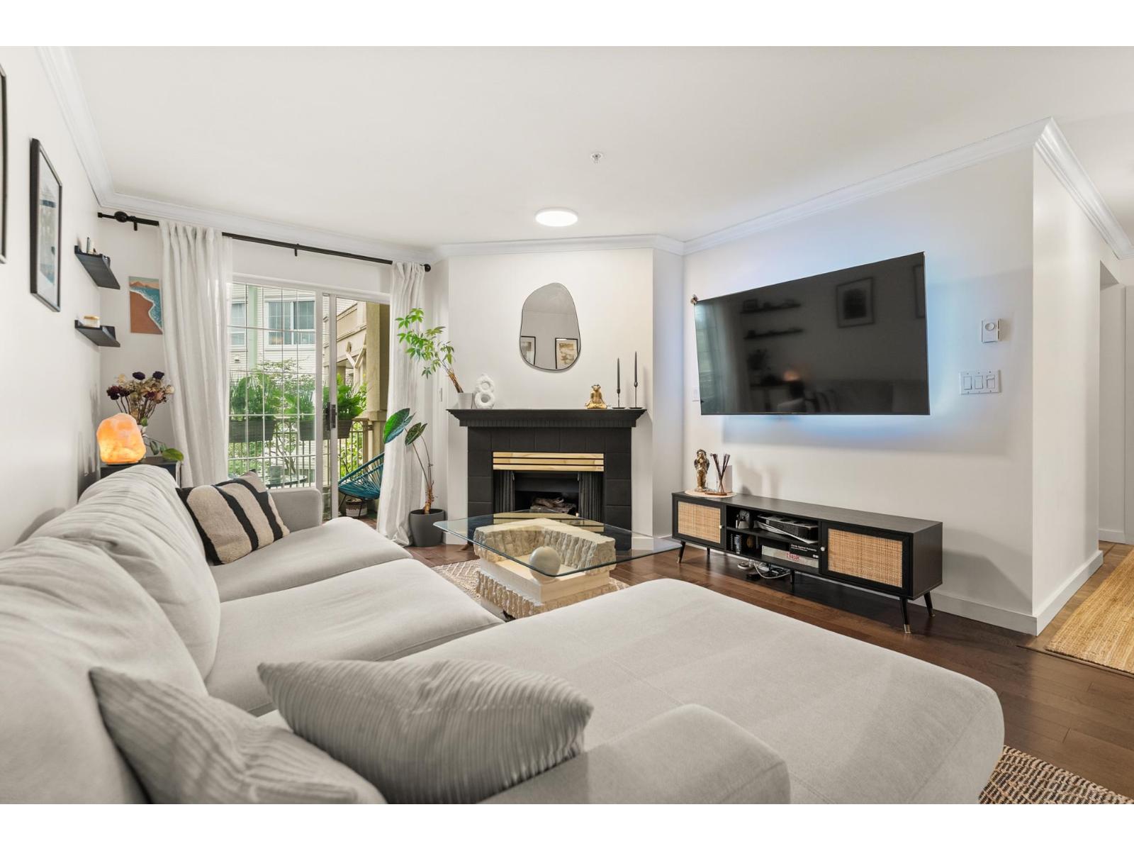 323 15268 105 Avenue Property Photo 5