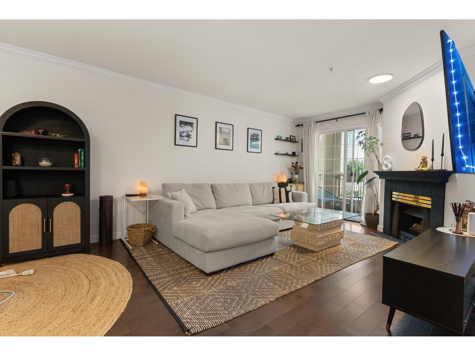 323 15268 105 Avenue Property Photo 6