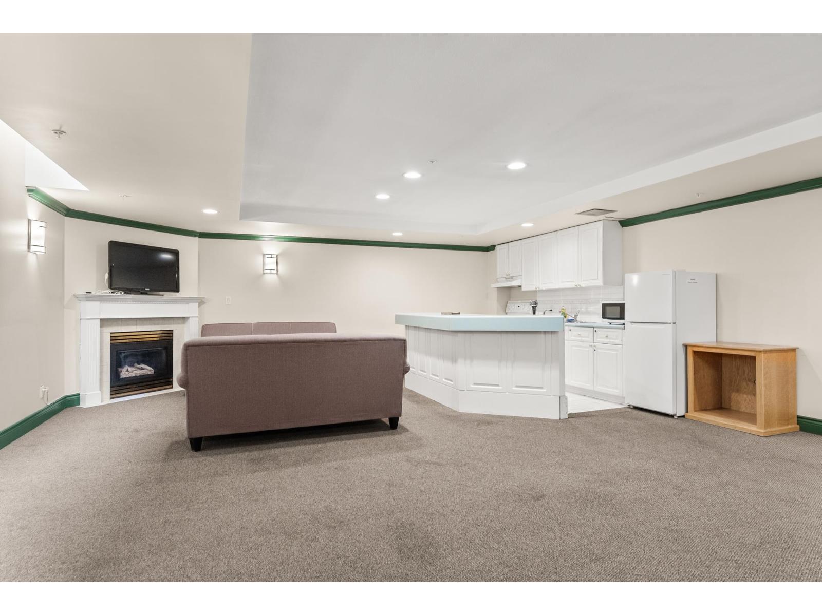 323 15268 105 Avenue Property Photo 8