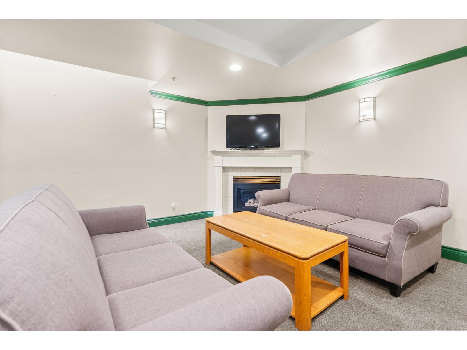 323 15268 105 Avenue Property Photo 9