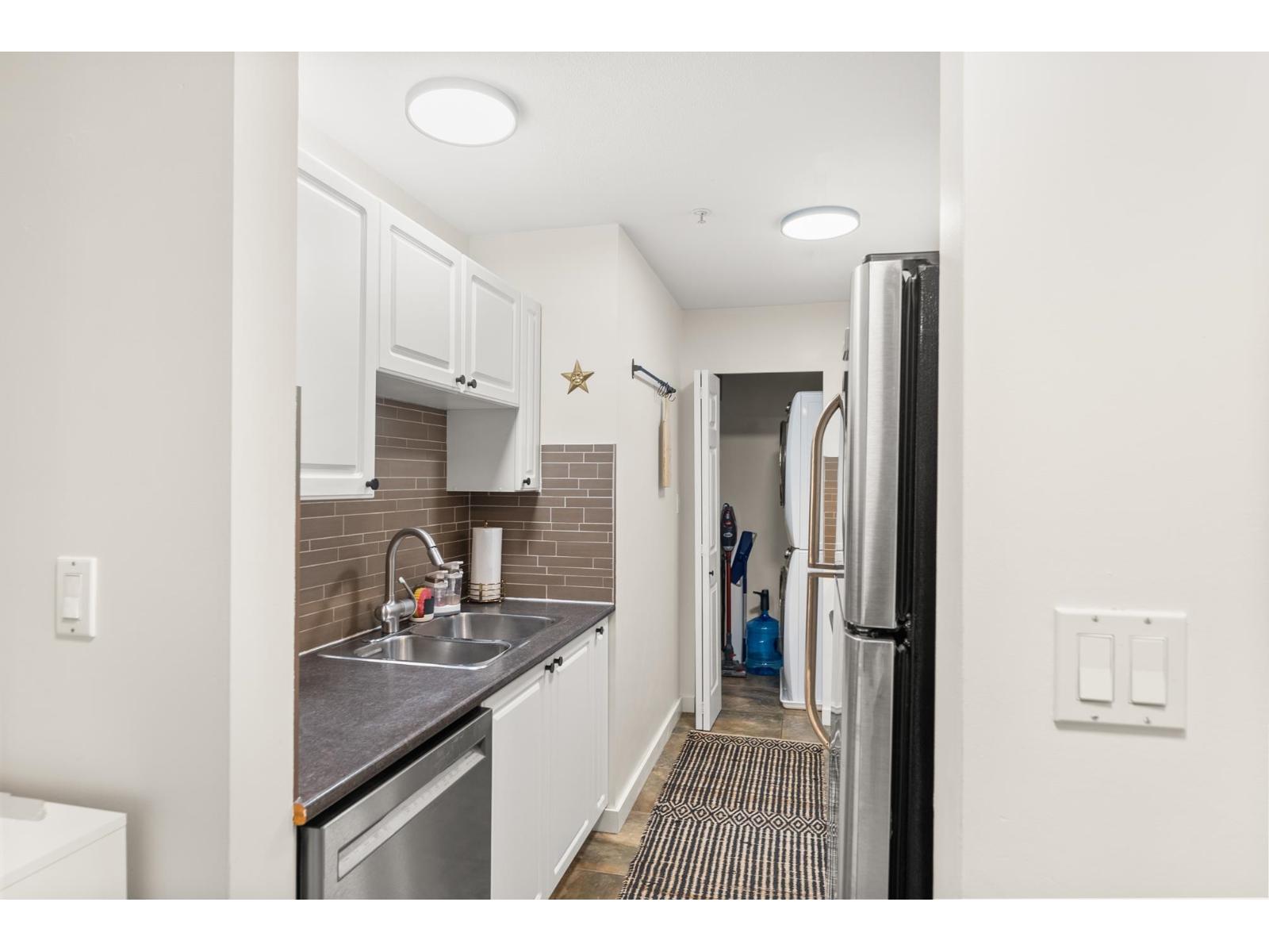 323 15268 105 Avenue Property Photo 10