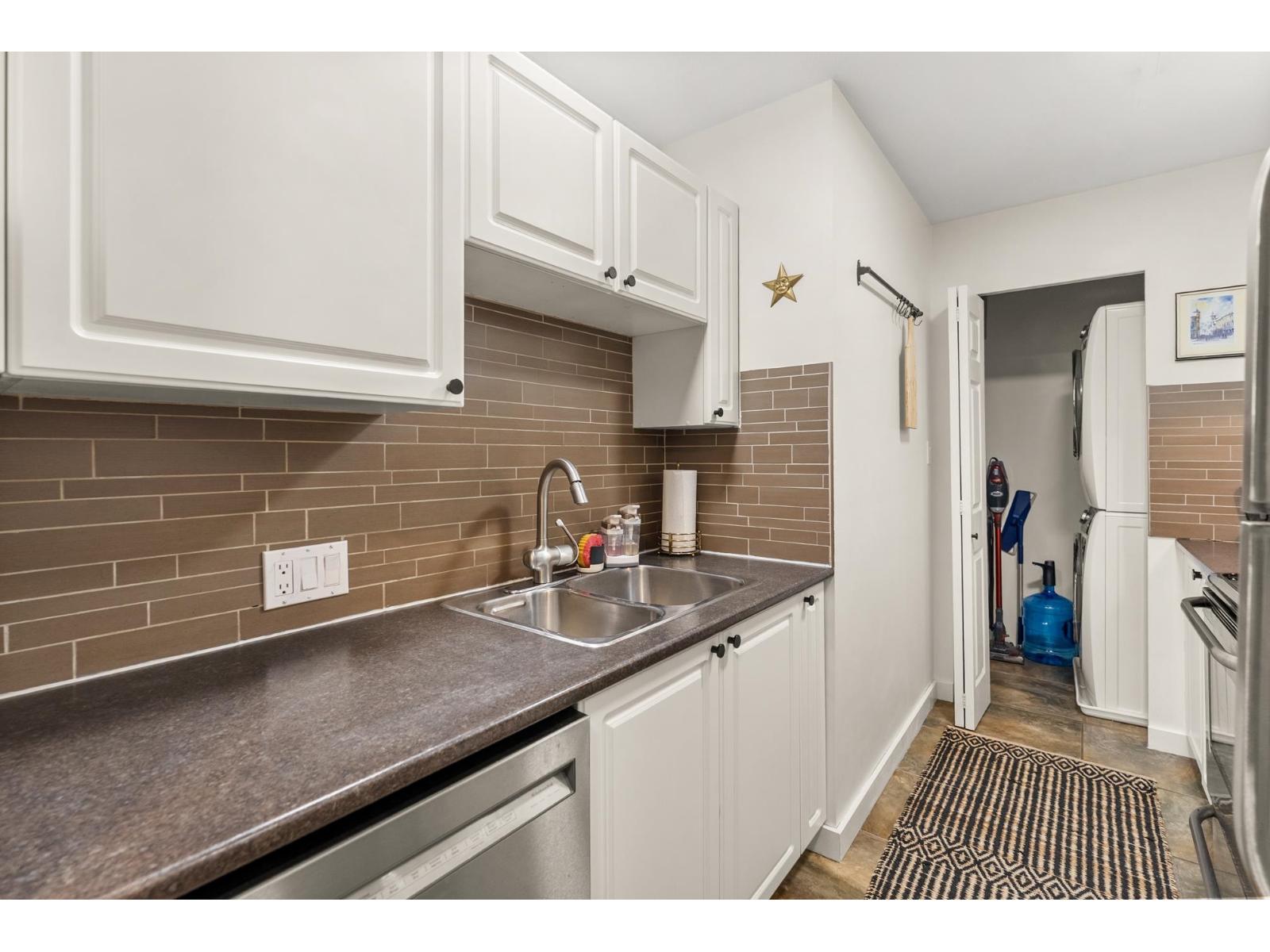 323 15268 105 Avenue Property Photo 11