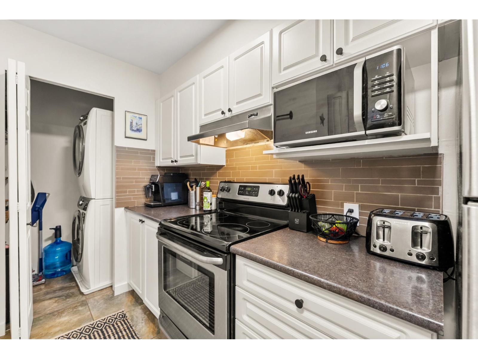 323 15268 105 Avenue Property Photo 12