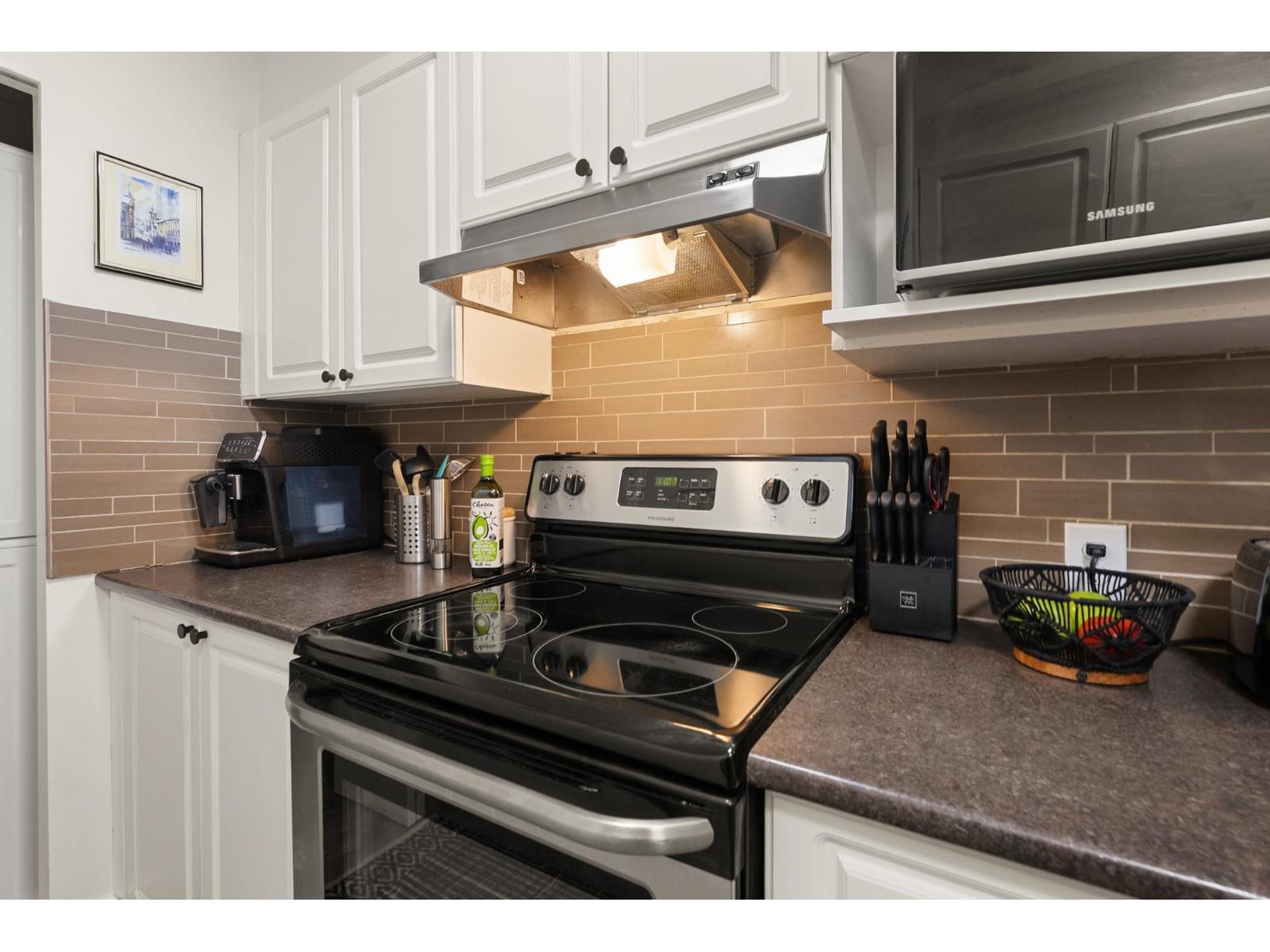 323 15268 105 Avenue Property Photo 13