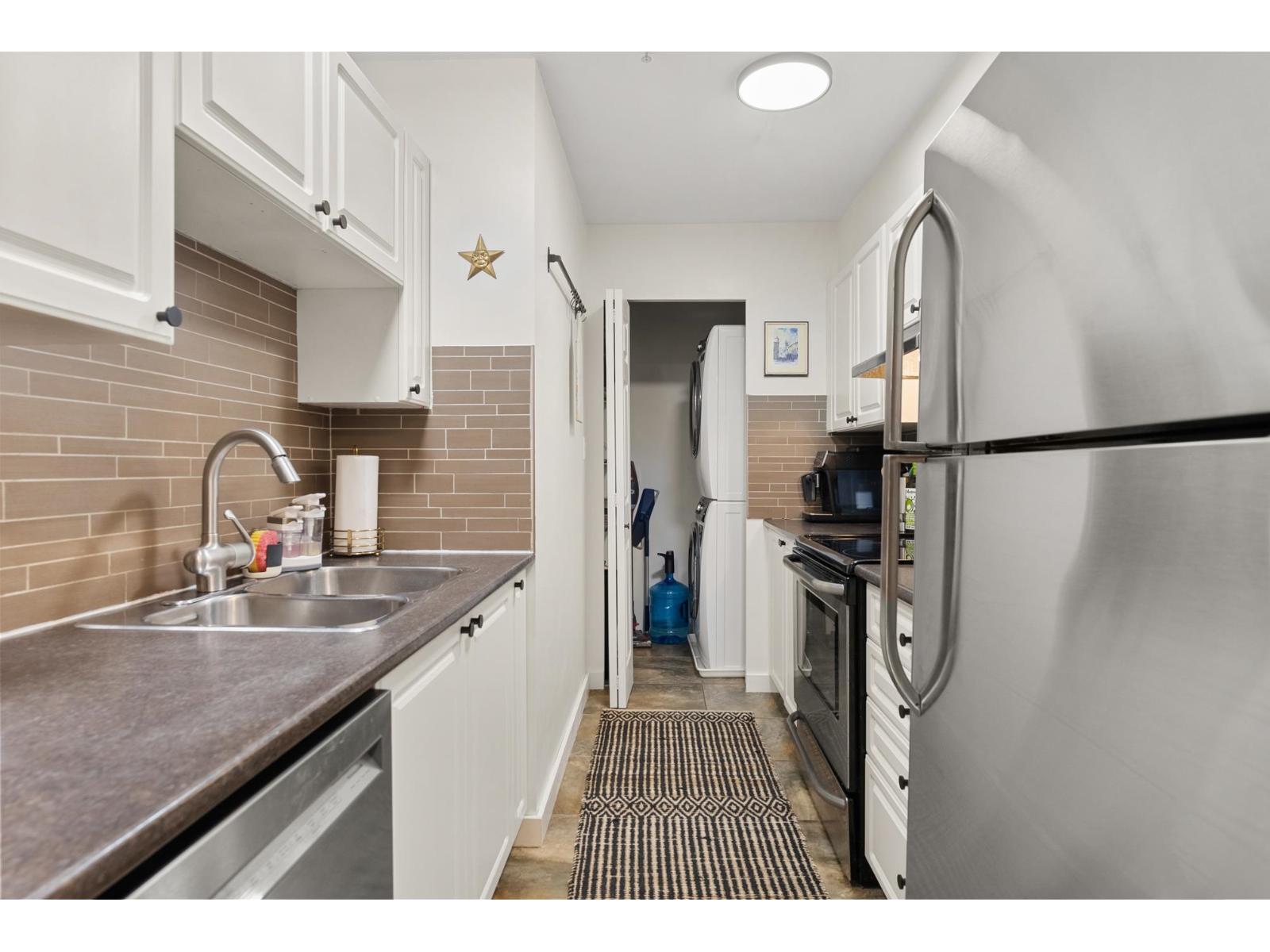 323 15268 105 Avenue Property Photo 14