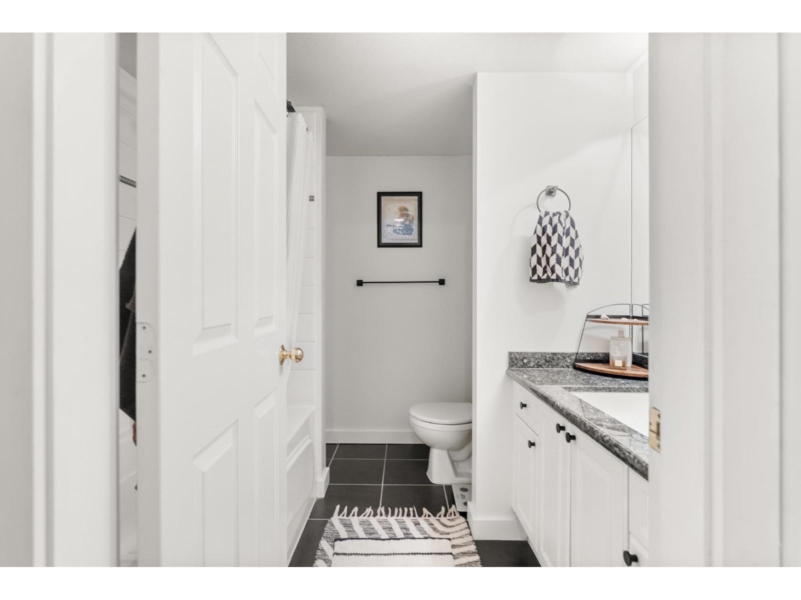 323 15268 105 Avenue Property Photo 23