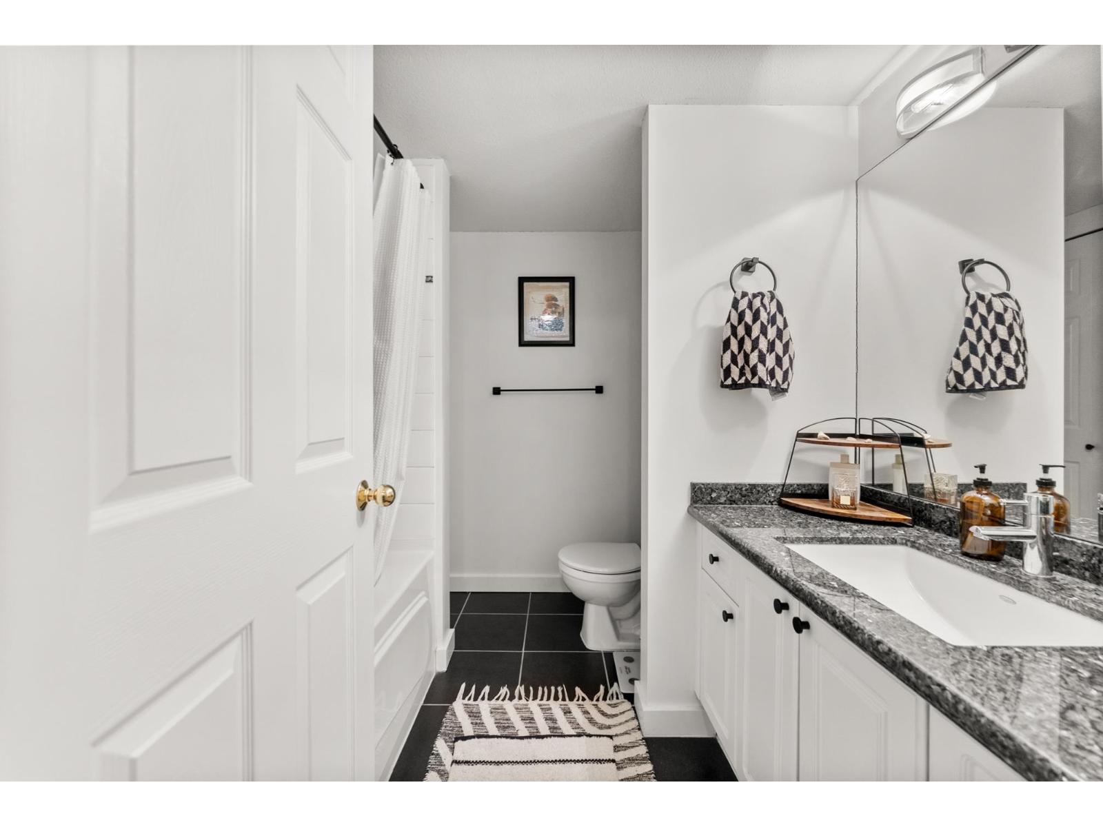 323 15268 105 Avenue Property Photo 24