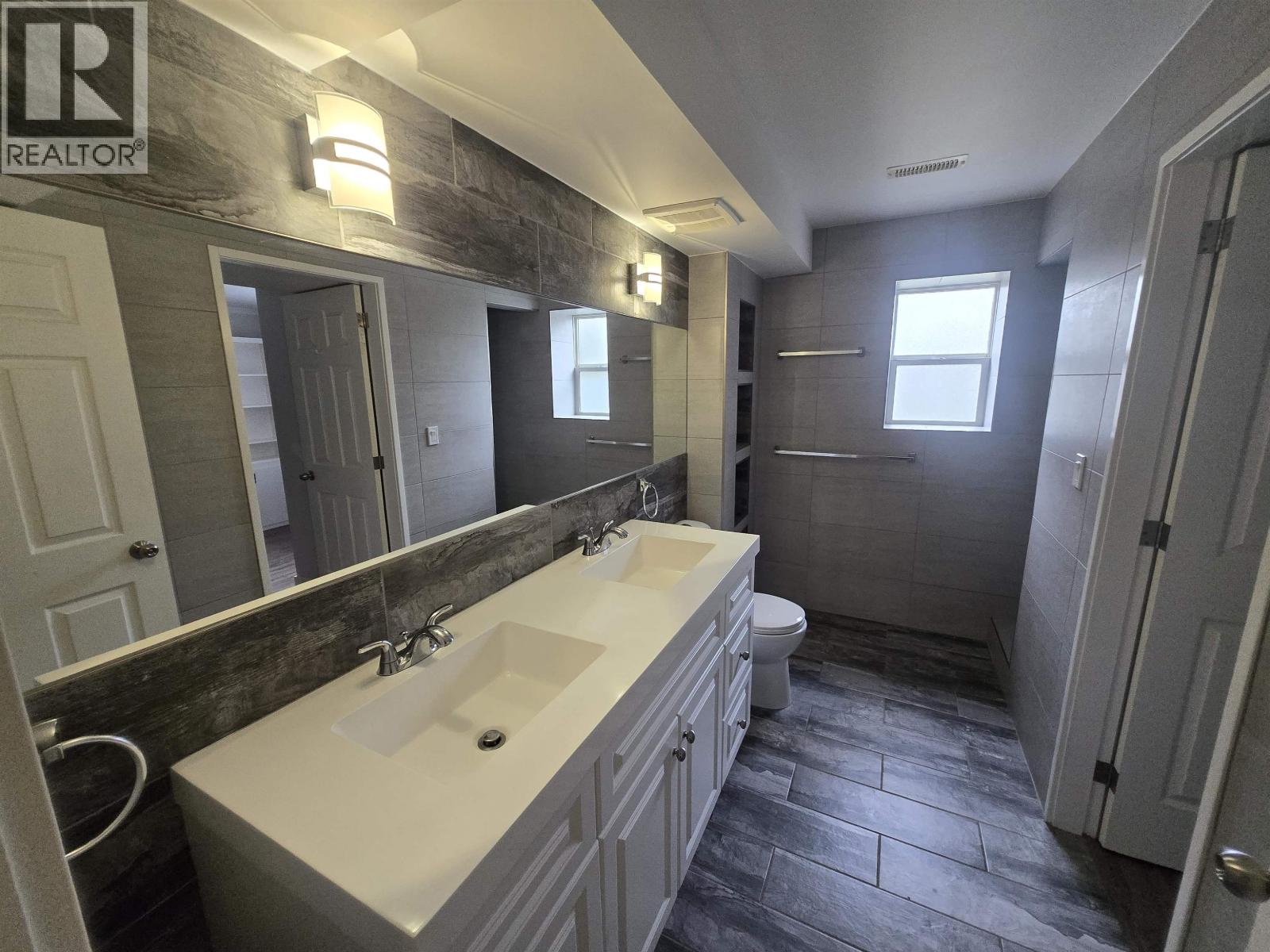 241 S Enemark Road Property Photo 28