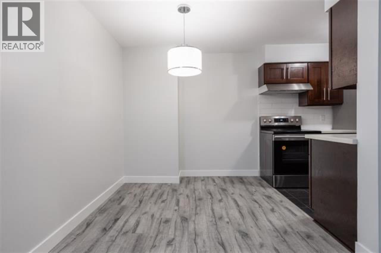 419 9867 Manchester Drive Property Photo 12