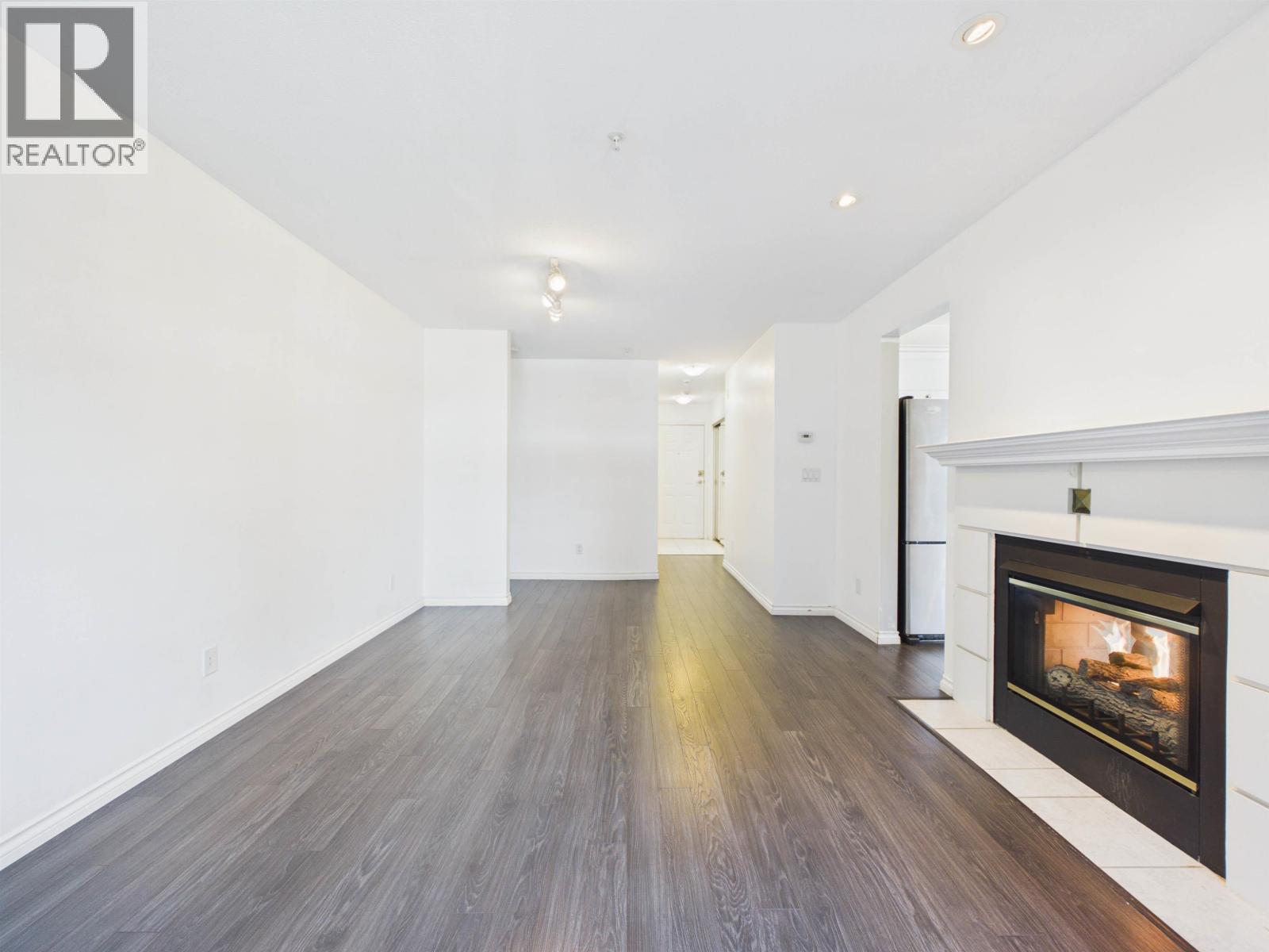 215 12931 Railway Ave Avenue Property Photo 5