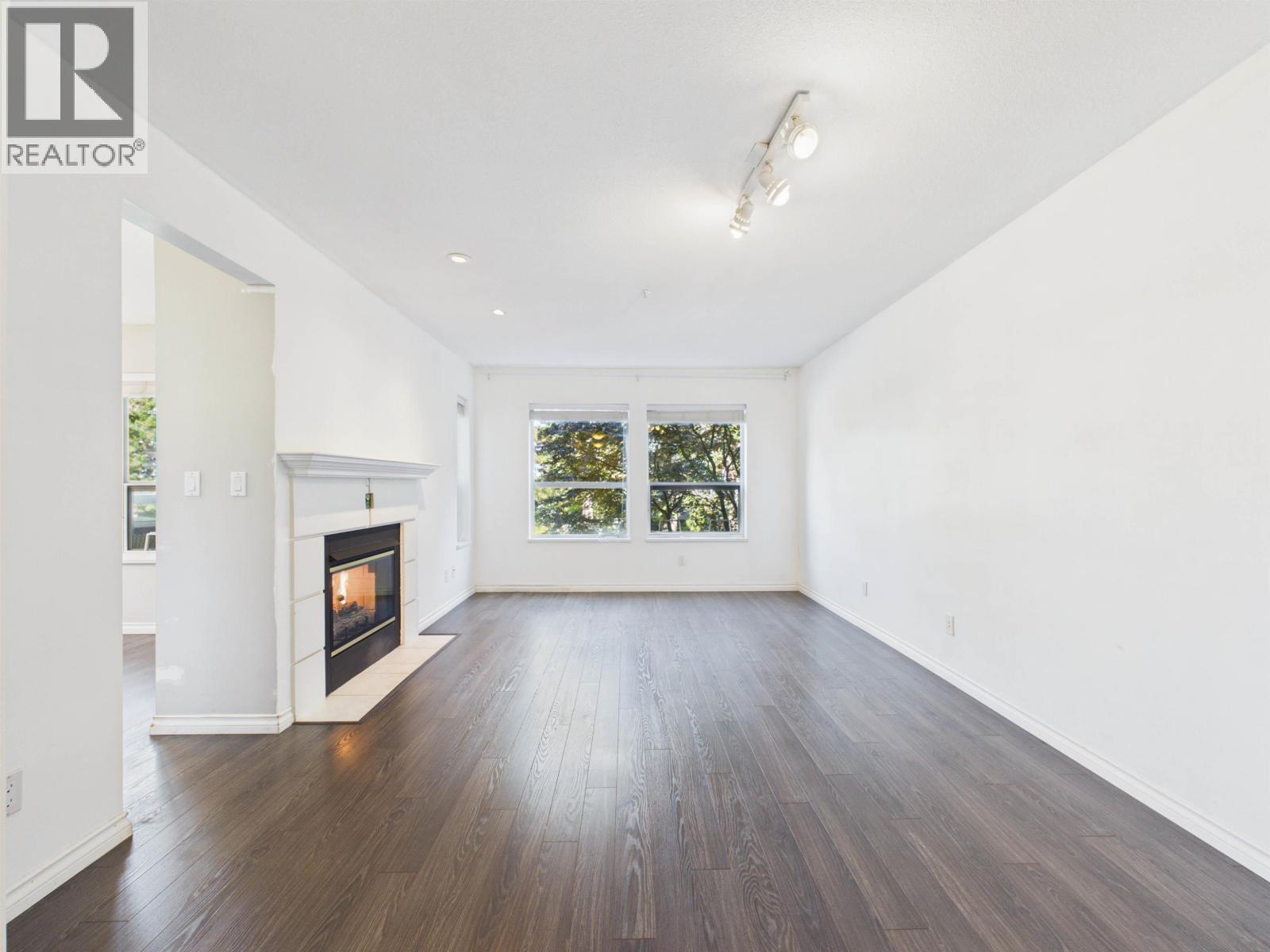 215 12931 Railway Ave Avenue Property Photo 7