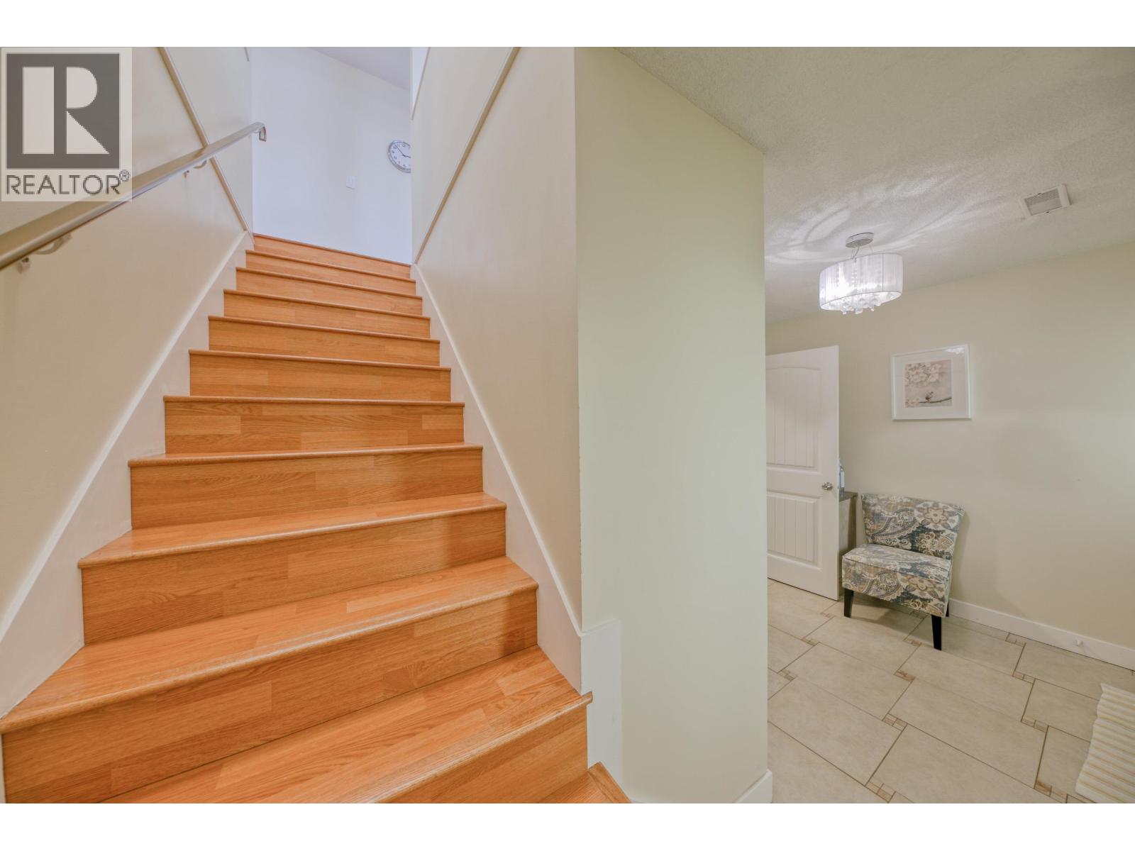 3650 Lynndale Crescent Property Photo 3