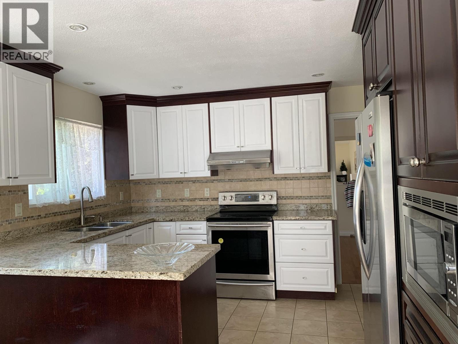 3650 Lynndale Crescent Property Photo 4