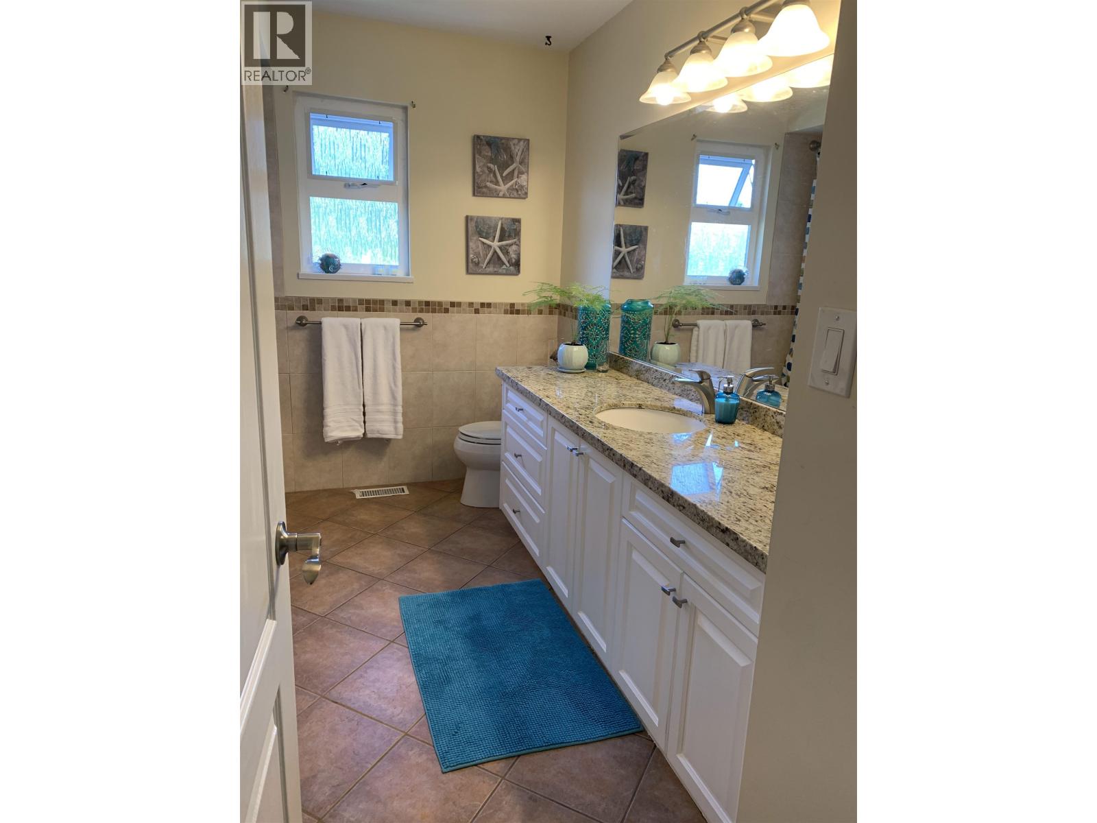 3650 Lynndale Crescent Property Photo 13