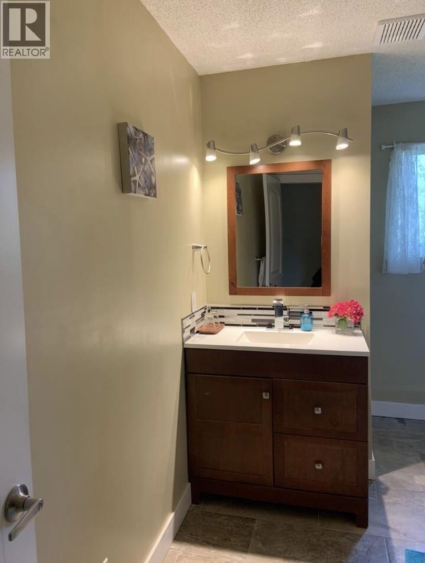 3650 Lynndale Crescent Property Photo 20