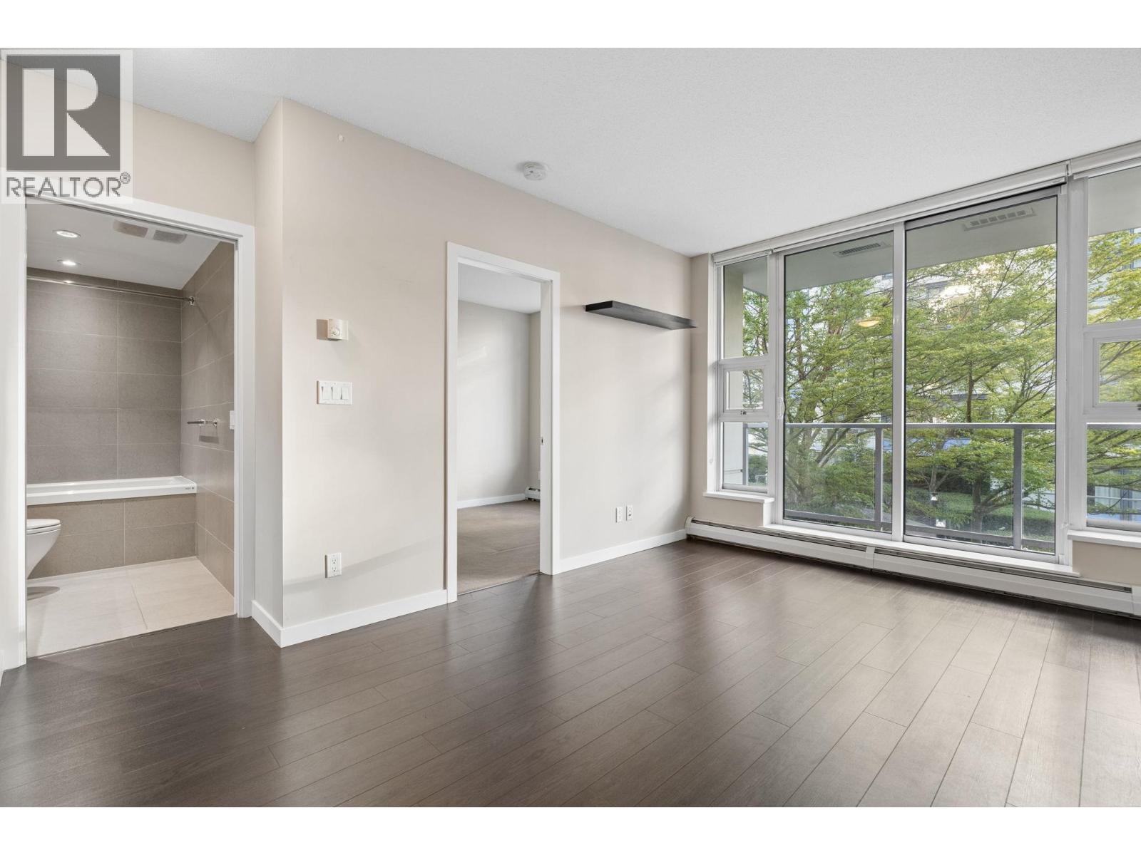 711 1708 Columbia Street Property Photo 3