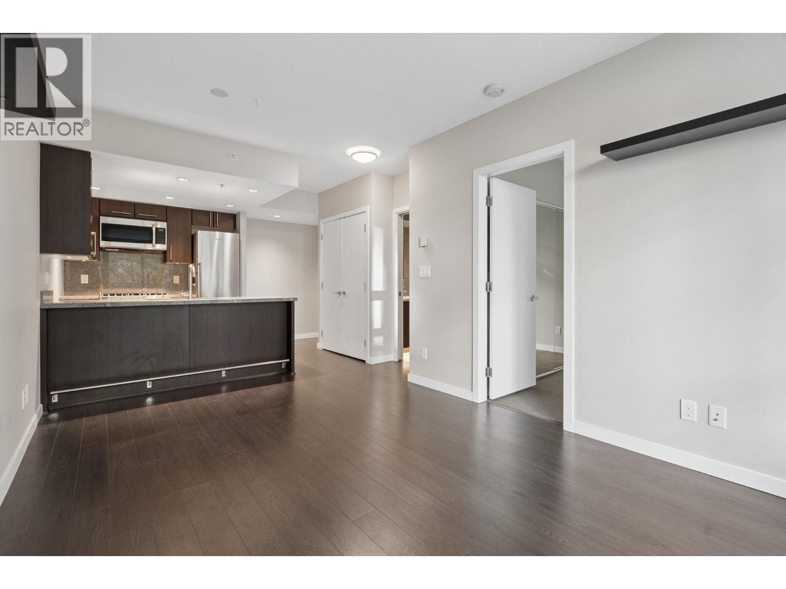 711 1708 Columbia Street Property Photo 5