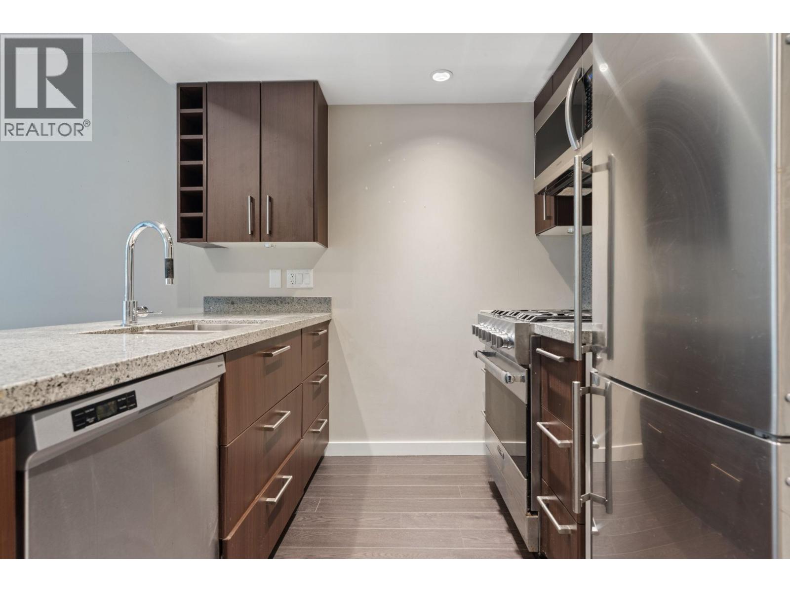 711 1708 Columbia Street Property Photo 6