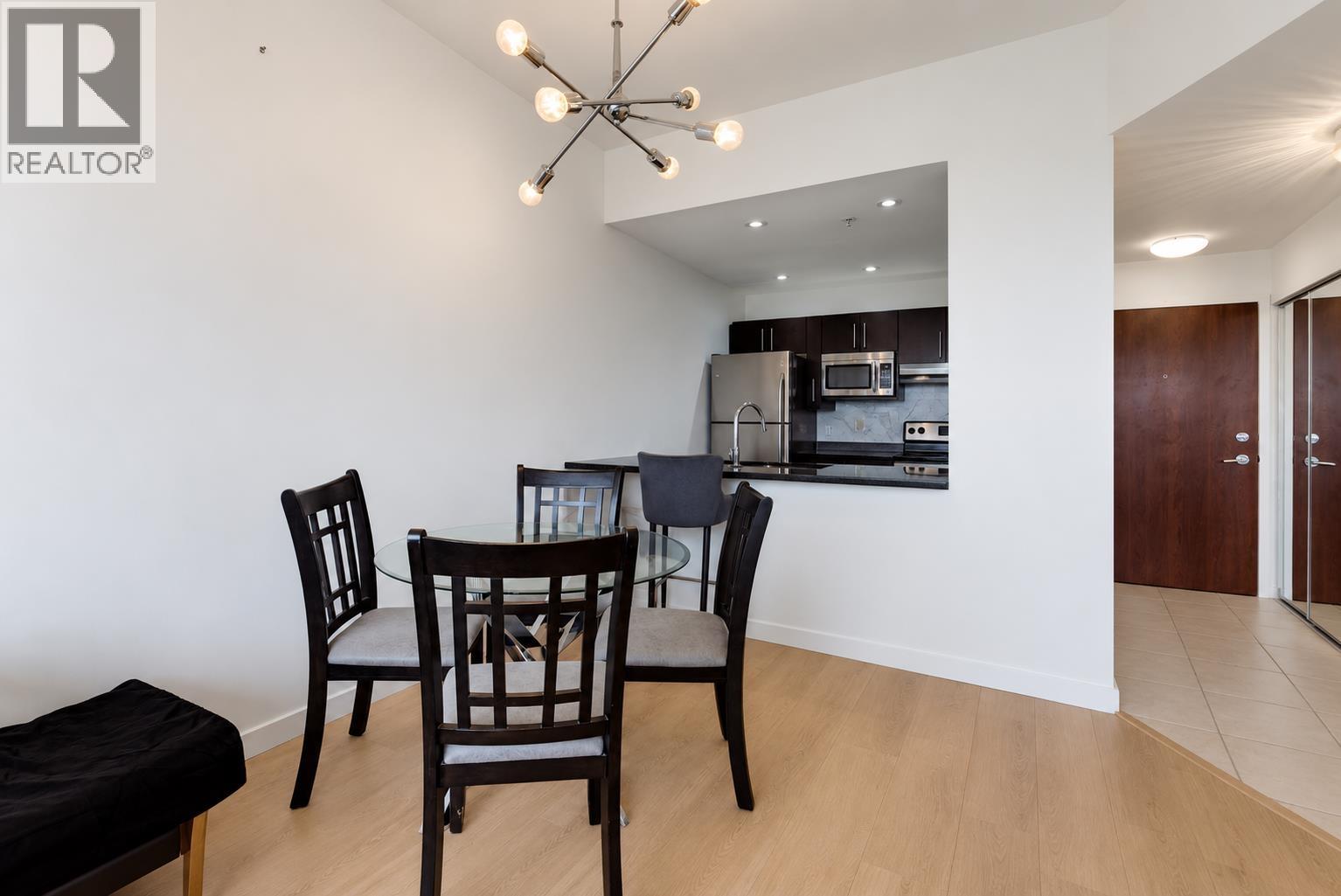 807 1010 Howe Street Property Photo 6