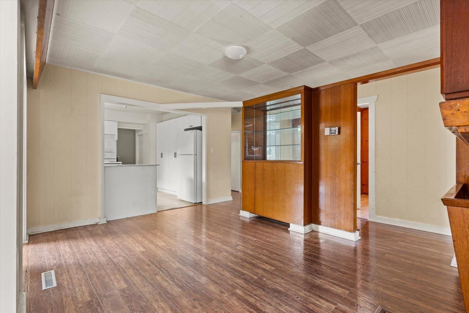 9647 Windsor Street Property Photo 7