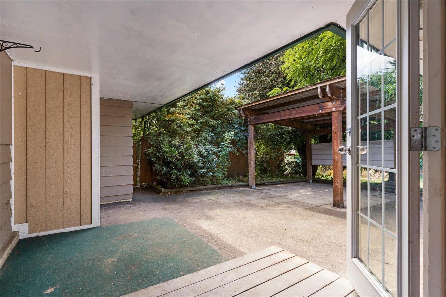 9647 Windsor Street Property Photo 15