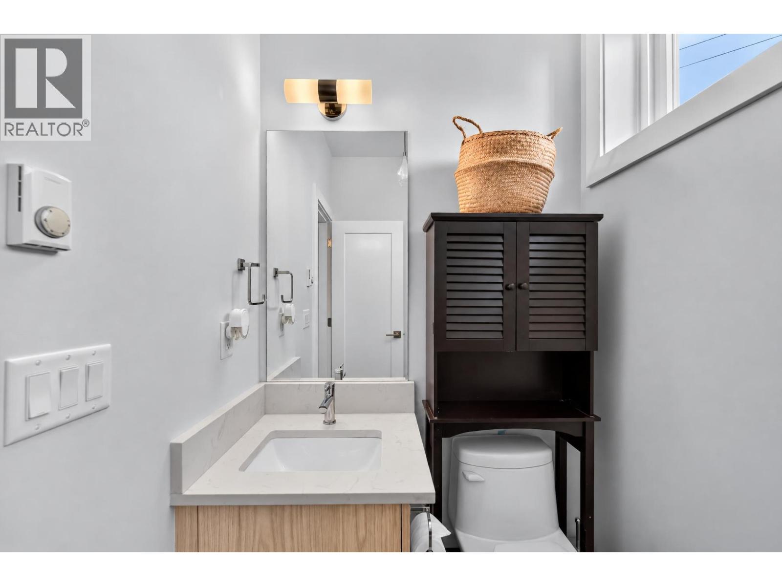34 5377 8a Avenue Property Photo 15