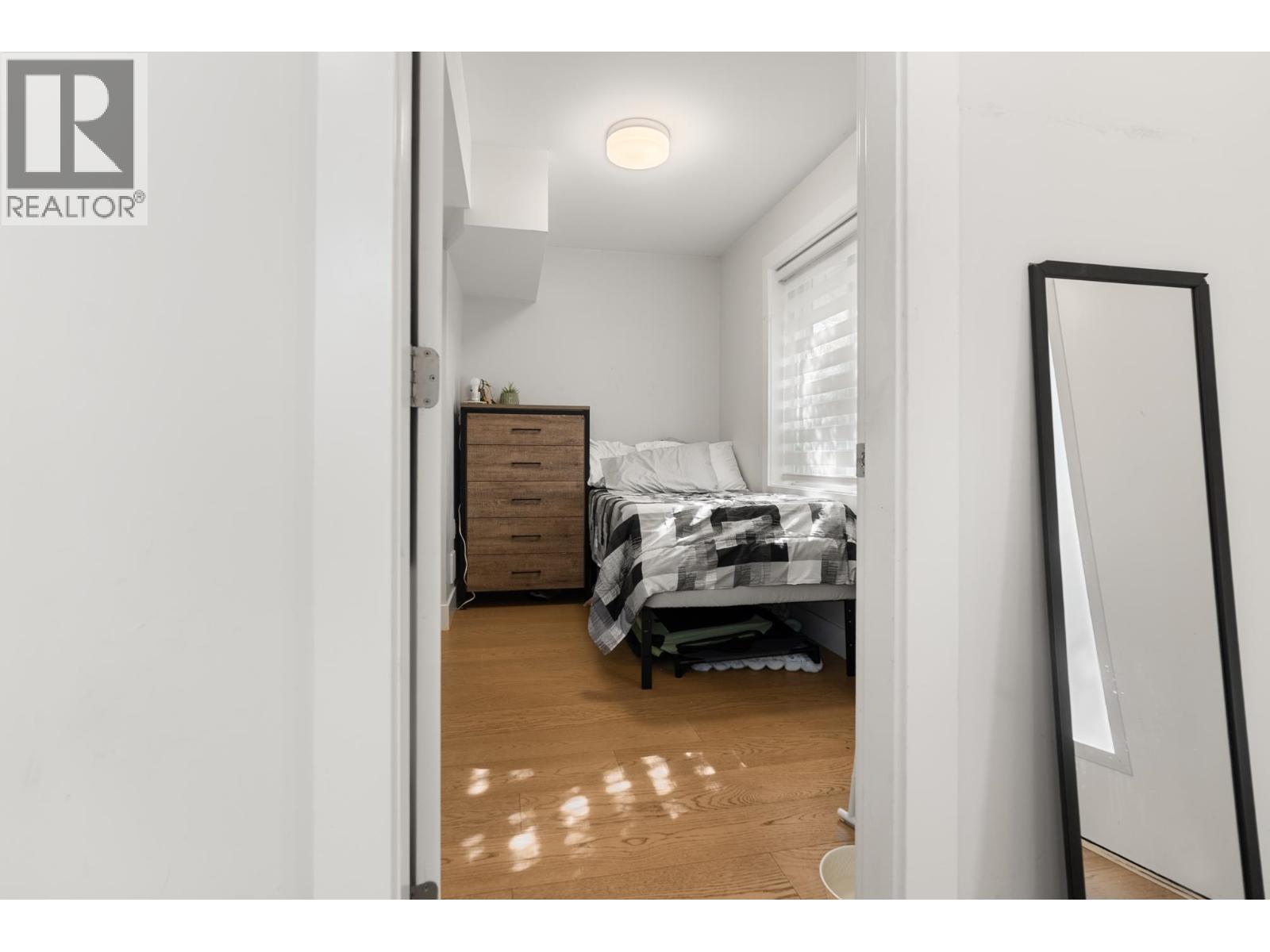 34 5377 8a Avenue Property Photo 16