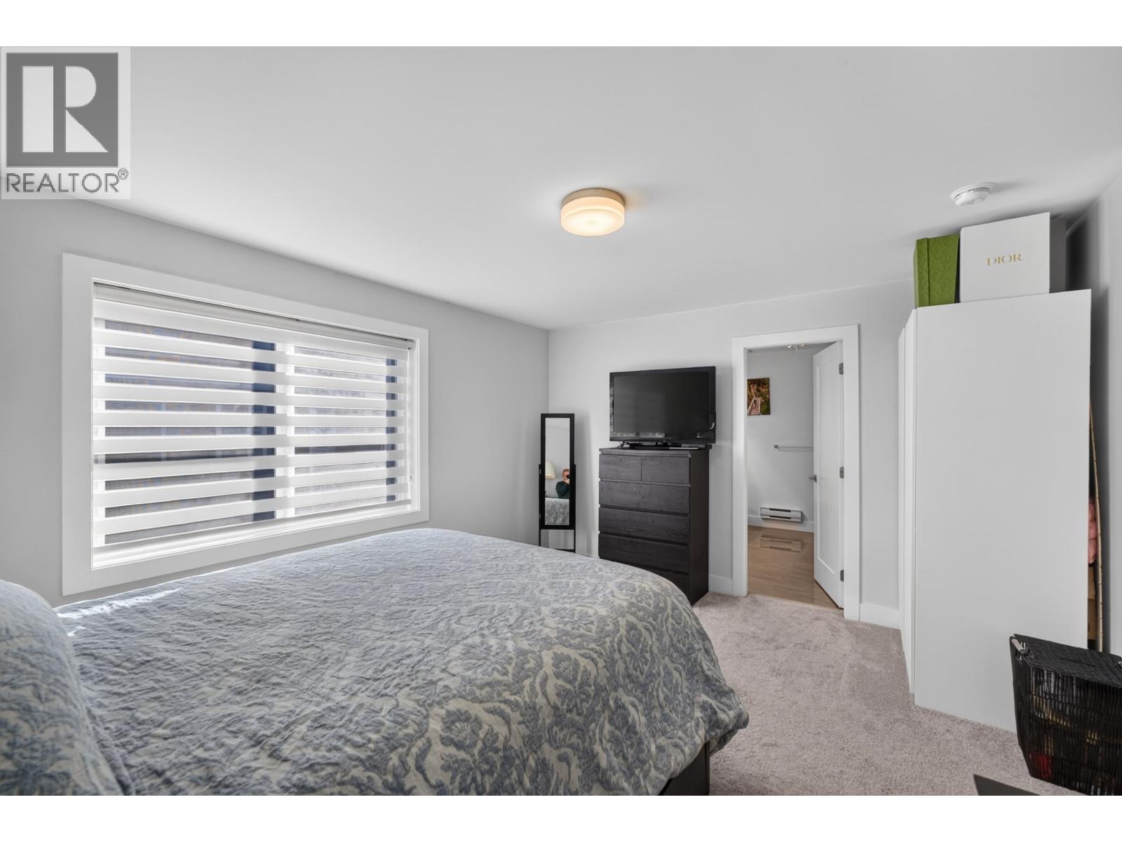 34 5377 8a Avenue Property Photo 17