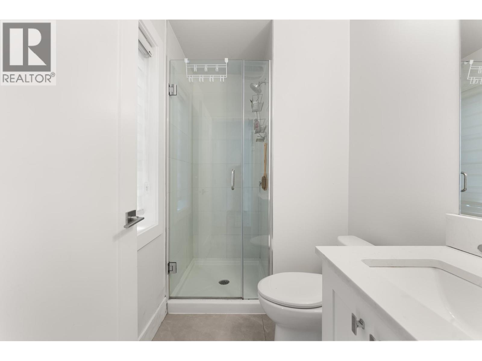 34 5377 8a Avenue Property Photo 22